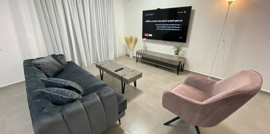 סוויטת היוקרה ספיר סוויטת יוקרה ספיר סלון2.jpeg