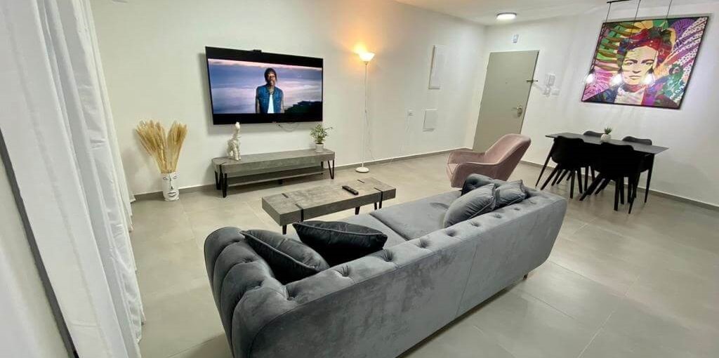 סוויטת היוקרה ספיר סוויטת יוקרה ספיר סלון 5.jpeg