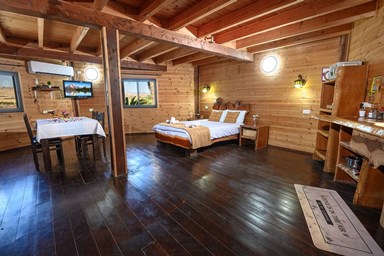 פנינת הדקל - בקתות העץ