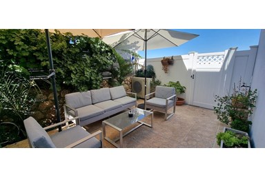 יעלה בנוף ראש פינה - החצר