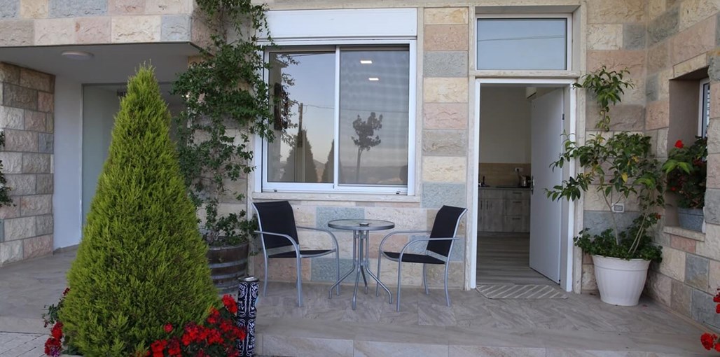 אורנינה סוויט החצר (1).jpeg