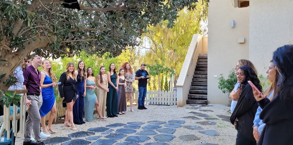 חלון לרקפות בטל שחר התארגנות כלה (7).jpg