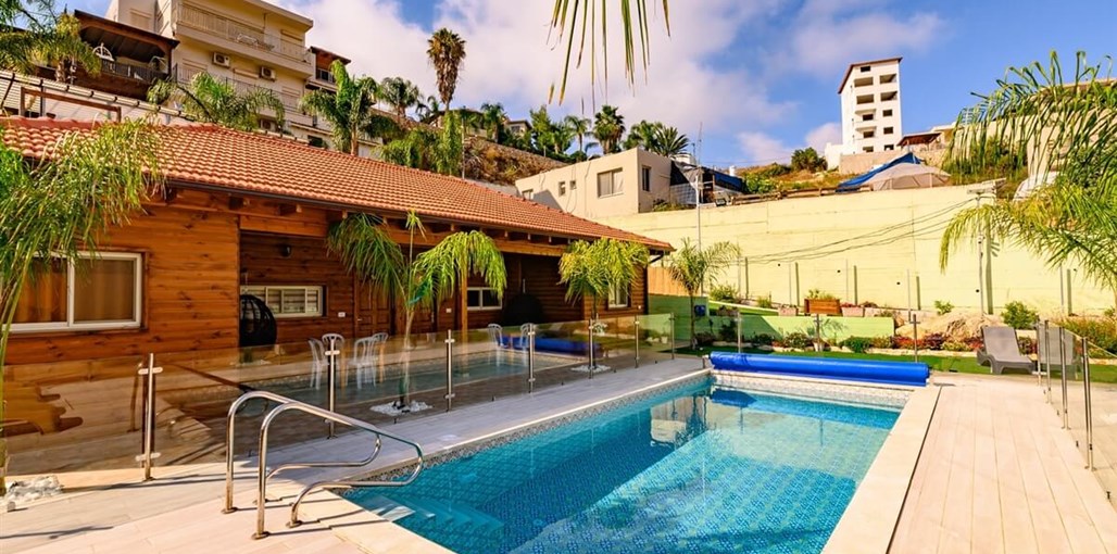 צמרת הצימרים חצר (5).jpg