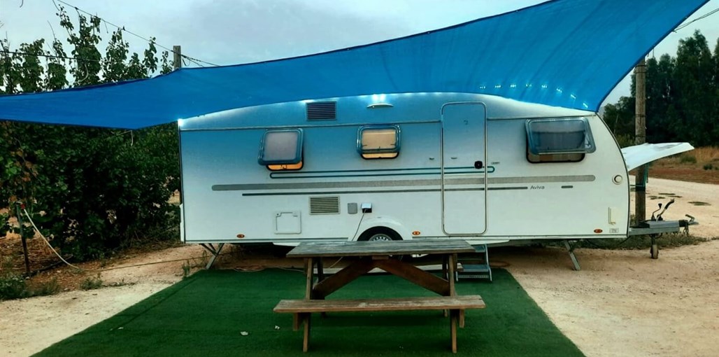 קרוואן זרמים בגולן זרמים בגולן חצר (1).jpeg