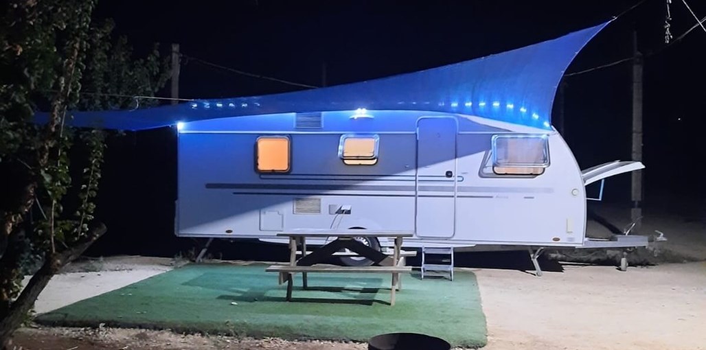 קרוואן זרמים בגולן זרמים בגולן חצר (2).jpeg