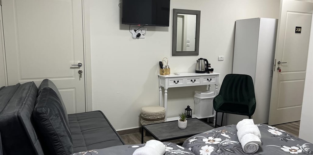 סוויטות הוטל 98 חדרי אירוח (2).jpg