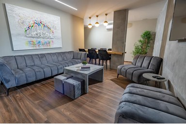 פינה בכרמל - הלובי