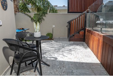 פינה בכרמל - מתחם החוץ והסביבה