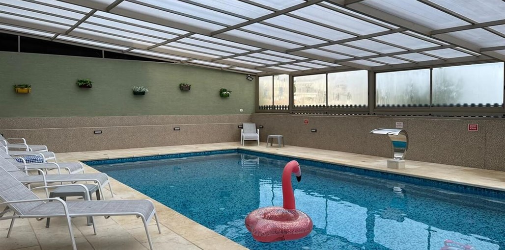 אחוזת האלונים בריכה מחוממת ומקורה (4).jpeg