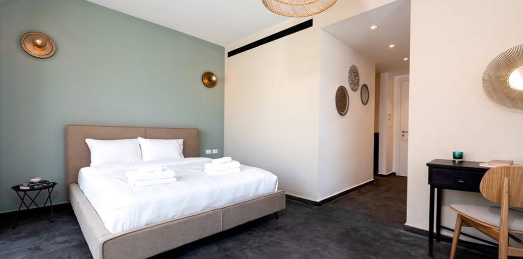 מלון ג'אפה פורט - Jaffa Port TLV Hotel חדר 8 - סוויטה עם טרסה (2).jpg