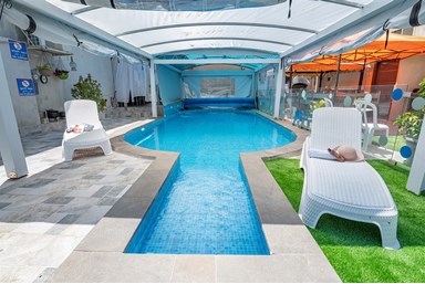 המקום של ברקו - החצר והבריכה