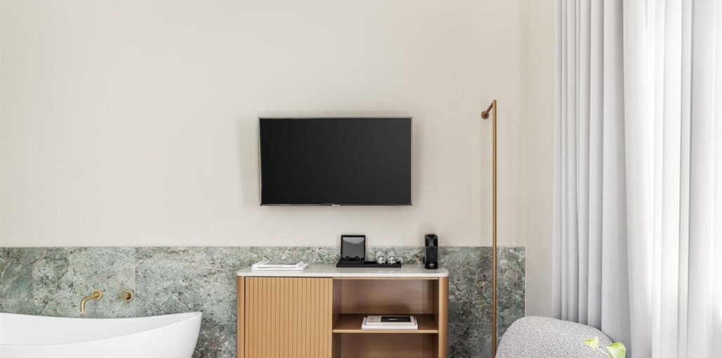 מלון נואל - Hotel Noel סוויטה עם מרפסת (10).jpg