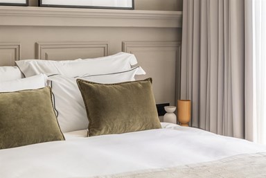 מלון נואל - Hotel Noel - קווין עם מרפסת