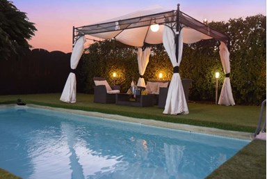 אחוזה בלבן - מתחם החוץ