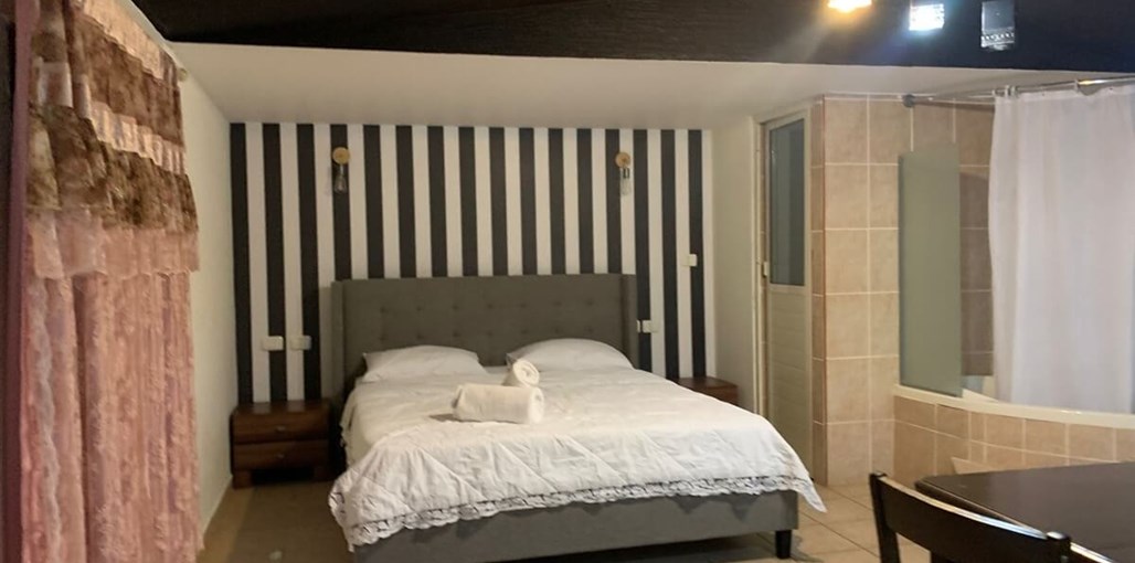 הרים באופק יחידה משפחתית.jpg