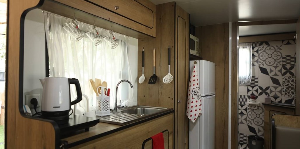 הקראוון של ויויאן הקראוון של ויויאן (1).jpg