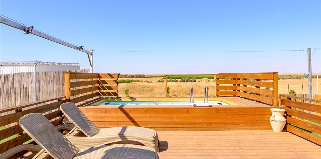 צימר בוטיק לשדות חצר מאי 24 (13).jpg