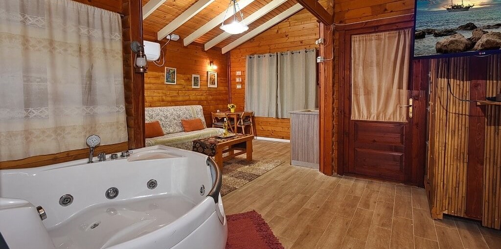 בקתות לואיז IMG-20250304-WA0055.jpg