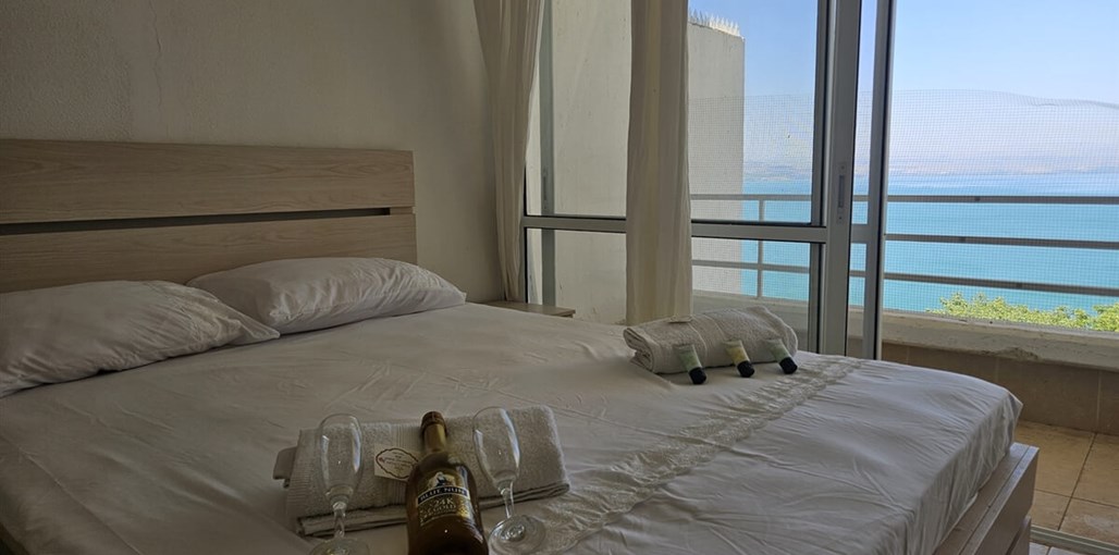 חלום בכנרת על הצוק הדירה (2).jpg