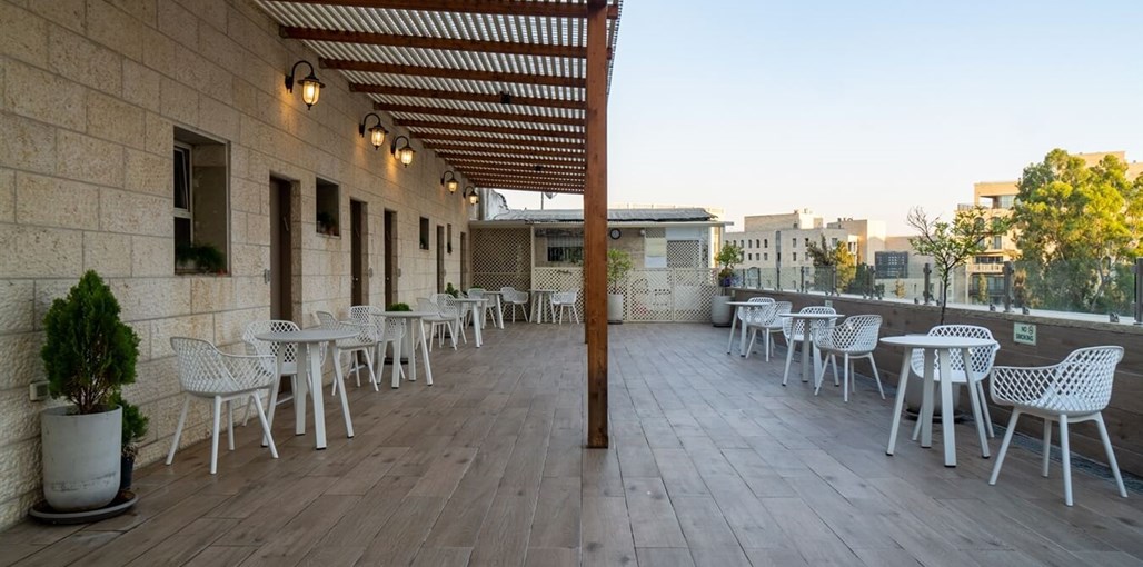 שלומצי הוטל - Shlomtzi Hotel מרפסת משותפת (4).jpg