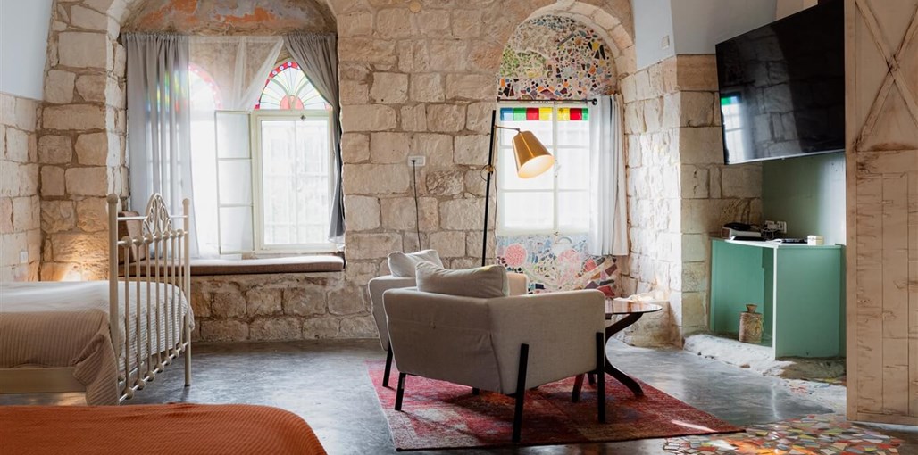 חליל אירוח בסמטה כפרית DSC05184.jpg