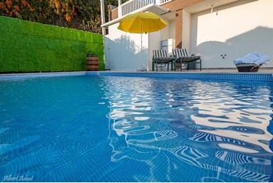 דובדבן בגולן - לזוגות בלבד - החצר והנוף