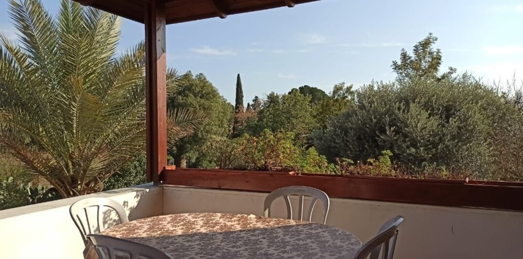 בסו האוס - Beso House מרפסת.jpeg