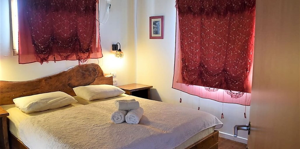 בקתה באופק חדר הורים.jpeg