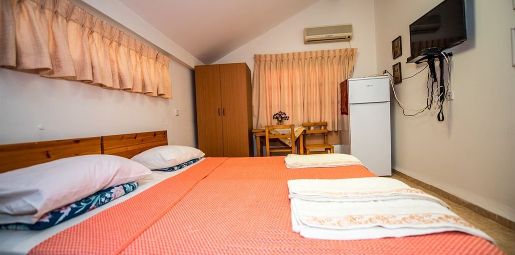 צימר שפיצר אל מול גולן צימר שפיצר (18).jpg