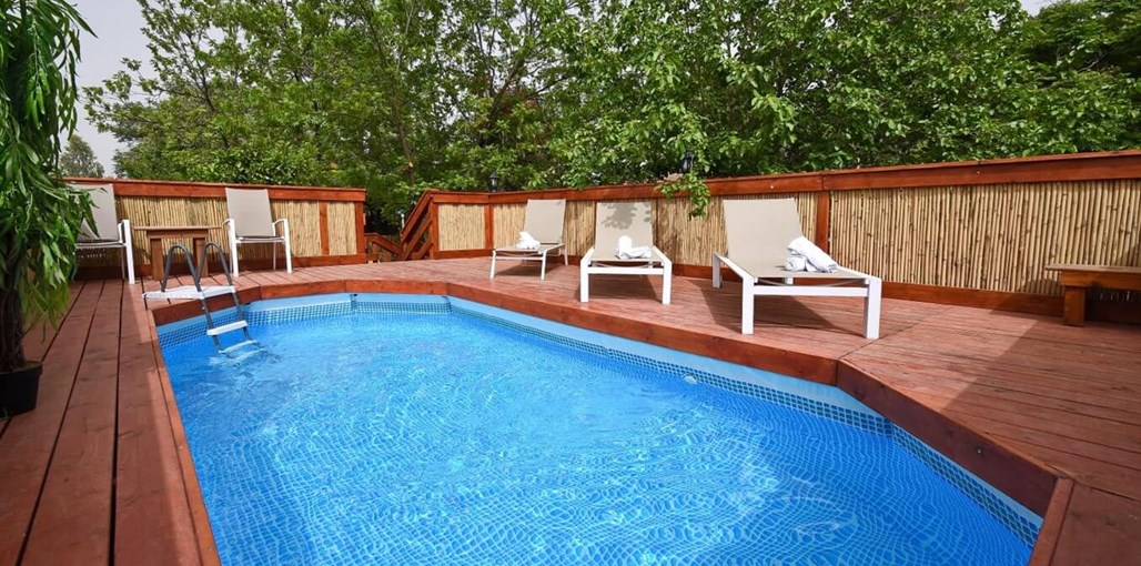 פינה במעיין חצר (2).jpeg