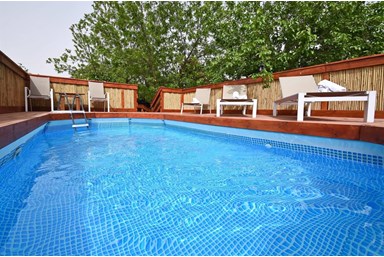 פינה במעיין - מתחם החוץ