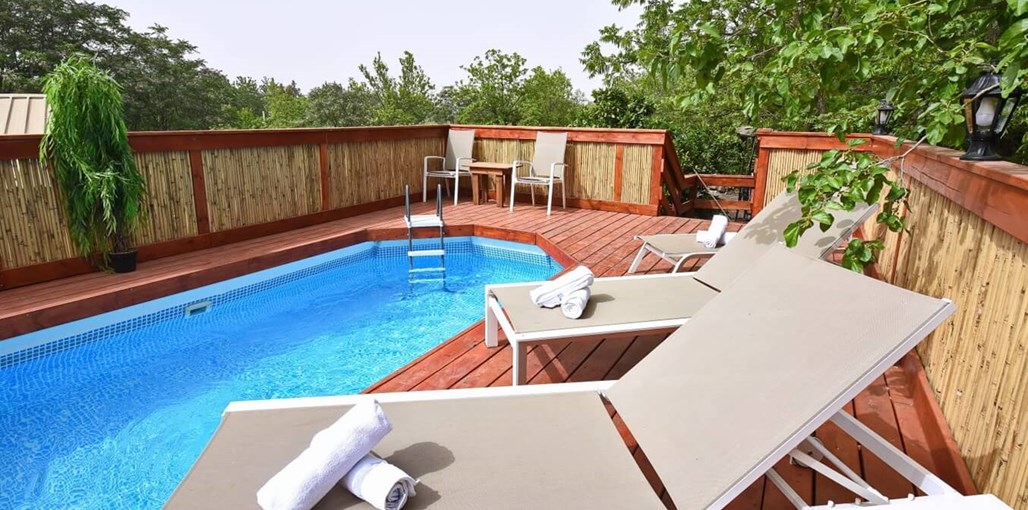 פינה במעיין חצר (1).jpeg