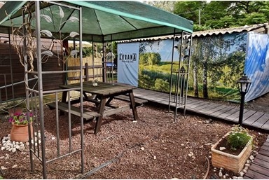 פינה במעיין - מתחם החוץ