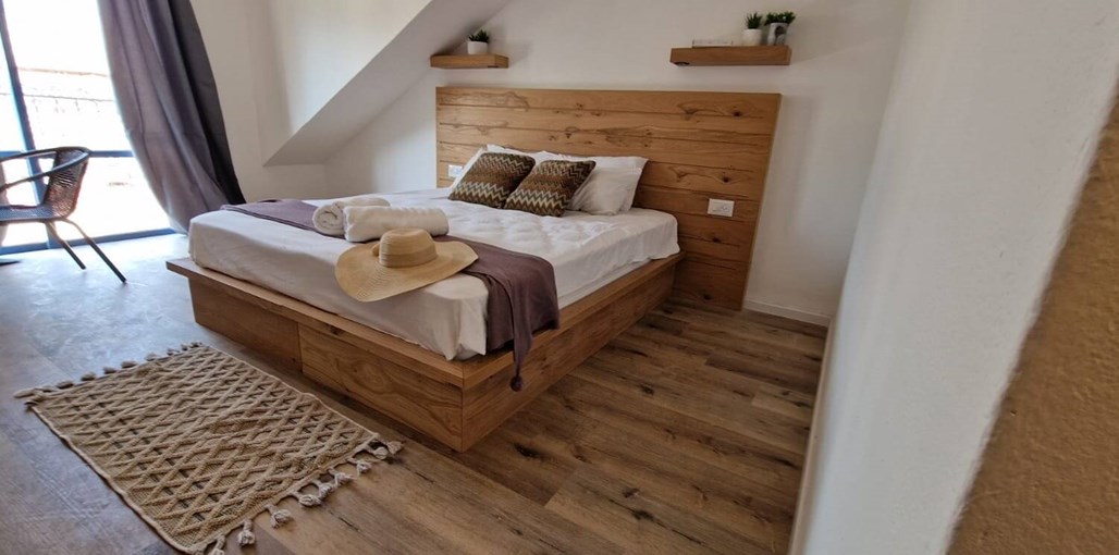 סוויטות טיבריא סטודיו עם מרפסת (7).jpg