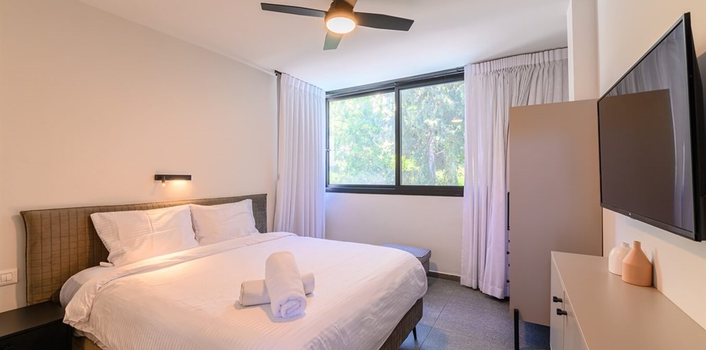 סוויטות רוקח סוויטות נוף לבריכה ולעיר (7).jpg