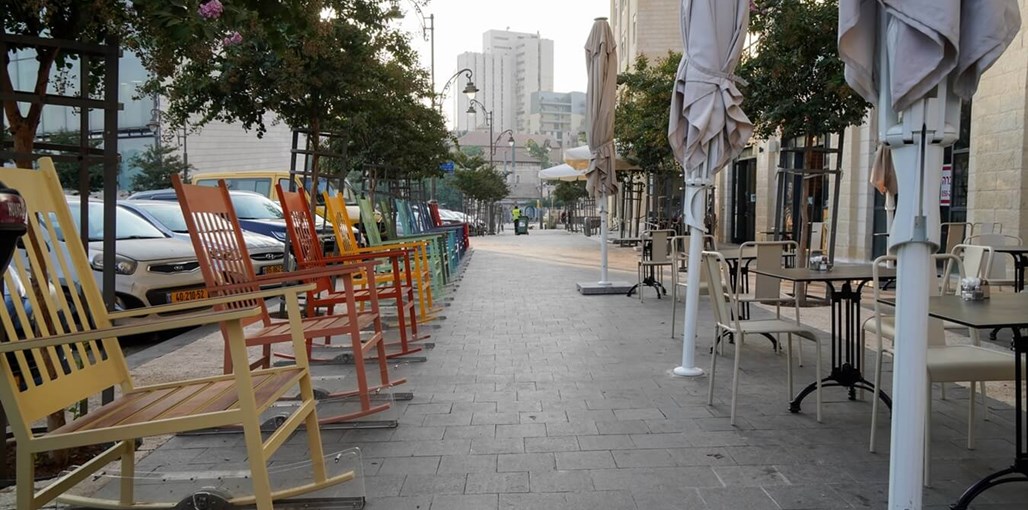 אפרטיק הוטל - Apartique Hotel אפרטיק החצר.jpg