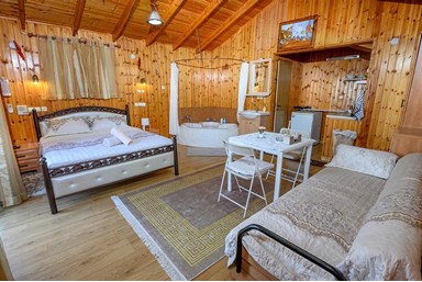 בקתות עץ המעיין - בקתות העץ