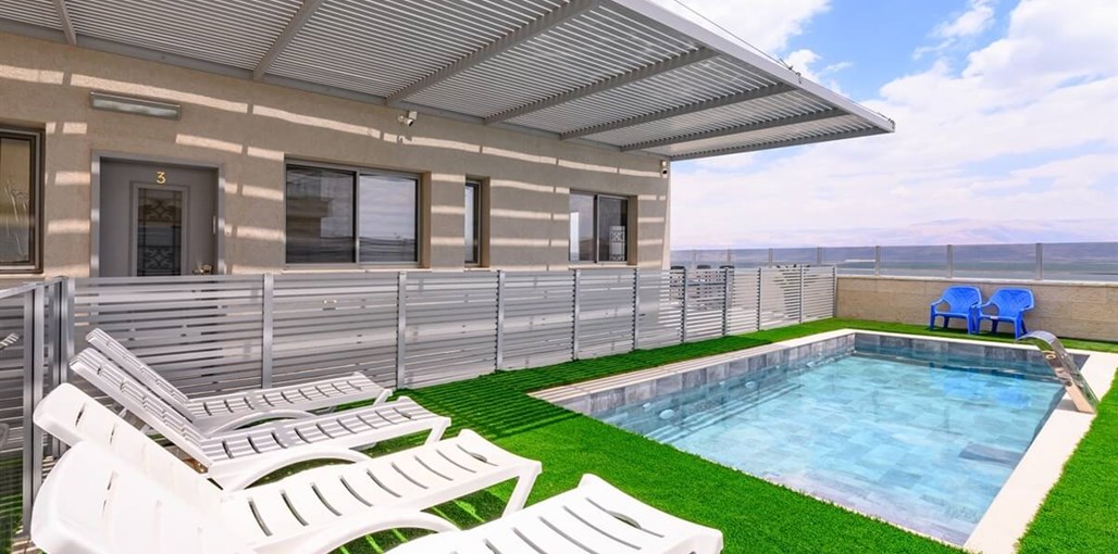 אל ים המלח חצר (1).jpg