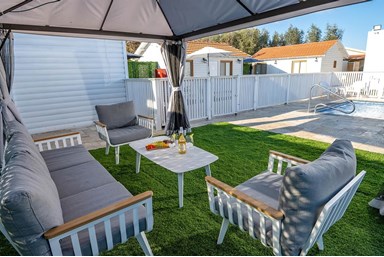 ניצת אהבה - מתחם חוץ