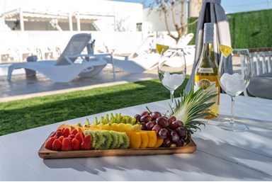 ניצת אהבה - מתחם חוץ