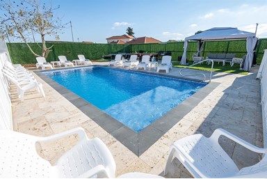 ניצת אהבה - מתחם חוץ