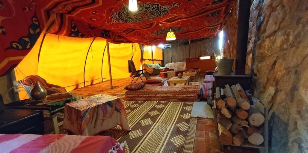 חלון למדבר אוהל (2).jpg