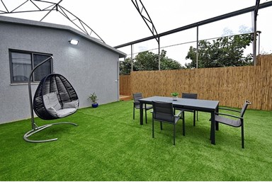 סוויטת האושר - מתחם החוץ