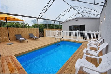 סוויטת האושר - מתחם החוץ