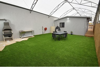 סוויטת האושר - מתחם החוץ