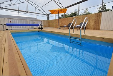 סוויטת האושר - מתחם החוץ