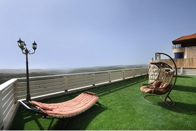 נוגעים בשמיים - מתחם החוץ