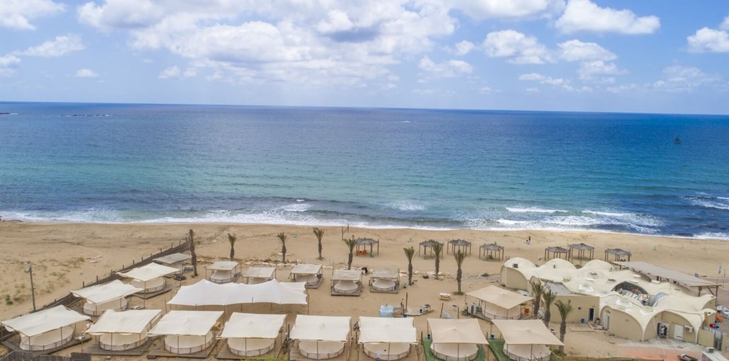 בצת על הים - גלמפינג קמפינג וקרוואנים אוהלים ומתחם חיצוני (1).jpg