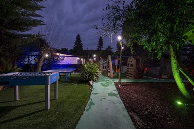 לאונרדו בטבע - מתחם החוץ והבריכה