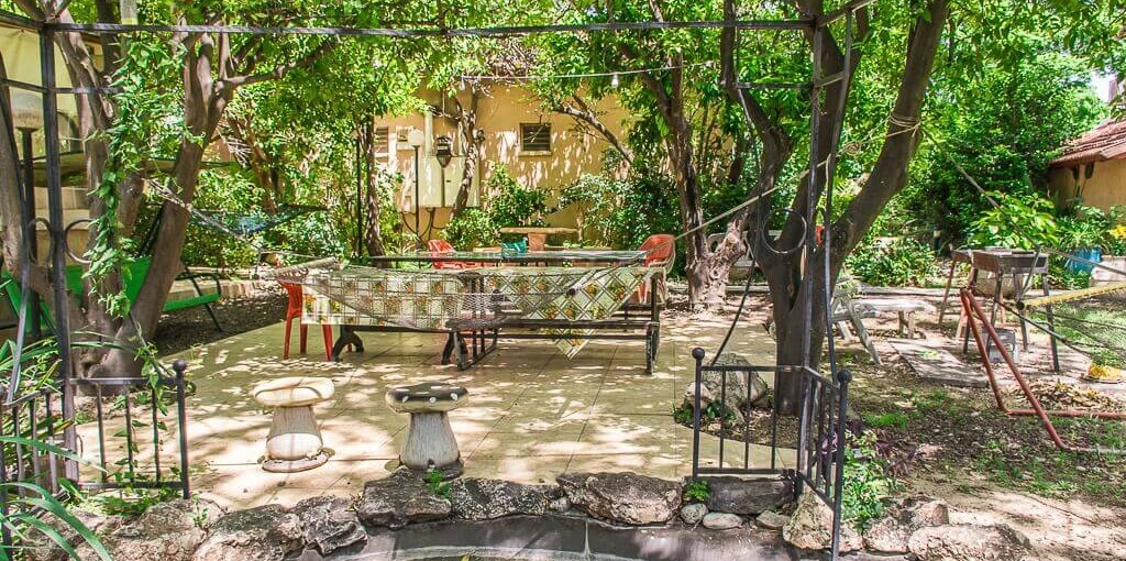 טל החרמון חצר (8).jpg